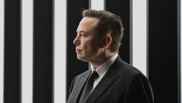 Elon Musk igen nehezen viseli az X-re kiszabott bírságot