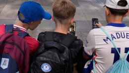 Tilos a 16 év alattiaknak közösségi média fiókot nyitni Ausztráliában