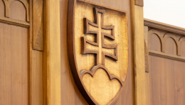 A koalíció a jövőben bűncselekményként kezelné a második világháború utáni békerendezés tagadását