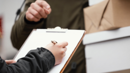 Háromeurós vámot vet ki az unión kívülről érkezű kisebb értékű csomagokra az EU