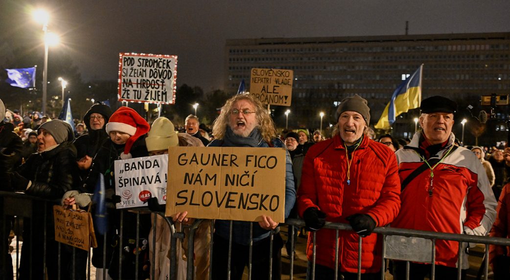Pozsonyban hétfőn este tüntetést tartottak az igazságszolgáltatás gyengítése miatt