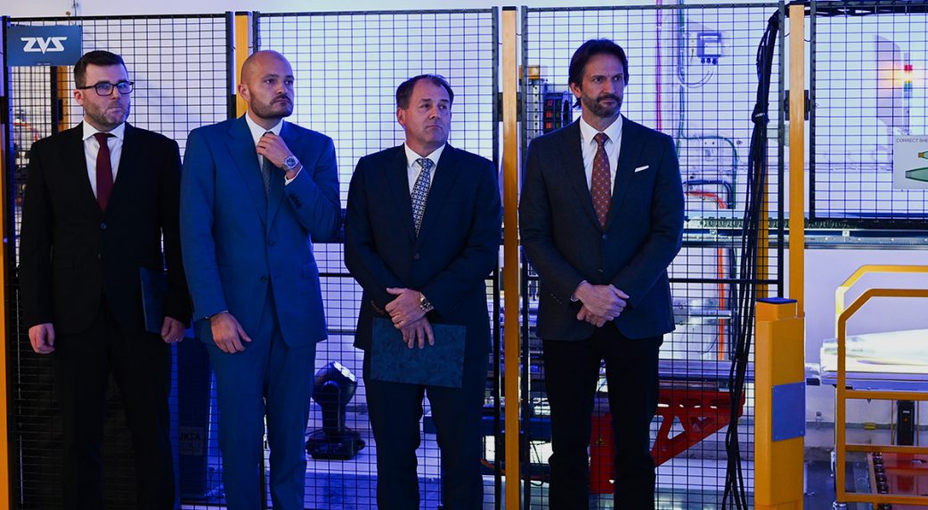 A védelmi miniszter részvételével üzembe helyeztek egy új lőszergyártó sort