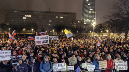 Kilenc szlovákiai városban szervezett tüntetést az ellenzék