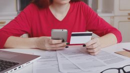 A vállalkozók egy része fellélegezhet, néhány nap múlva búcsút inthetnek a tranzakciós adónak