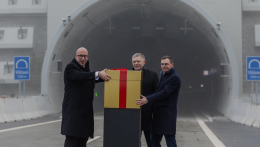 Robert Fico és Jozef Ráž átadta a felsővisnyói alagutat