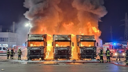 Szándékosan gyújtottak fel négy kamiont Nagymihályon