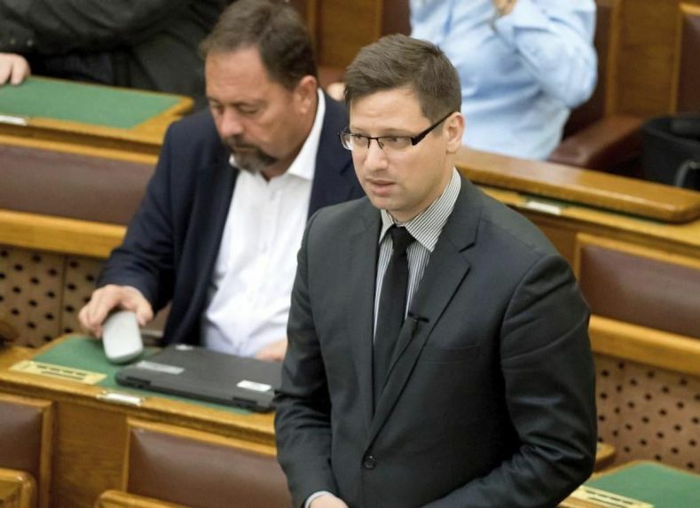 Gulyás Gergely: Sajnálatos, hogy a szlovák kormány nem látja be, súlyos hibát vétett