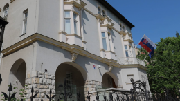 Fiatalok Budapesten a szlovákiai magyarok szólásszabadságáért tüntetnek