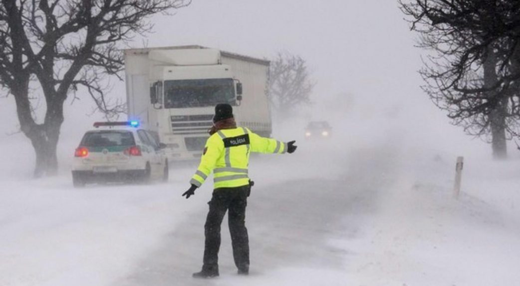 Hóhelyzet Kelet-Szlovákiában: késhetnek a postai küldemények és a vonatok