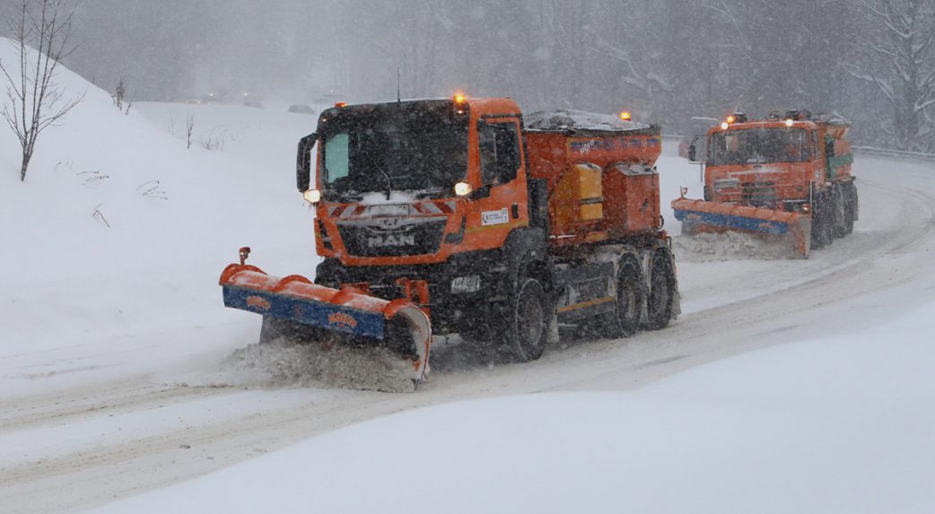 Európa-szerte komoly fennakadásokat okoz a rendkívüli időjárás