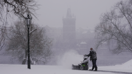 Ónos eső bénítja a közlekedést Csehországban