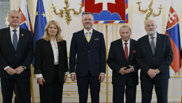 Újévi díszebéden látta vendégül a korábbi államfőket Peter Pellegrini