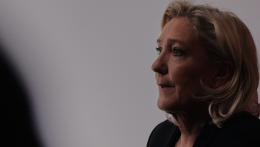 Megkezdődött Marine Le Pen fellebbviteli pere, ami véget vethet a szélsőjobboldali politikus elnöki ambícióinak