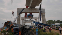 Daru zuhant egy vonatra Thaiföldön