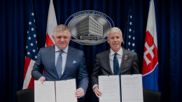 Robert Fico nukleáris megállapodást írt alá az Egyesült Államokkal Washingtonban