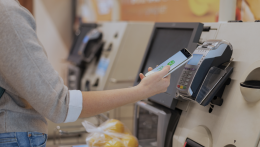 Az internet népe lázad az önkiszolgáló kasszák ellen, mégis mindenki ott sorakozik