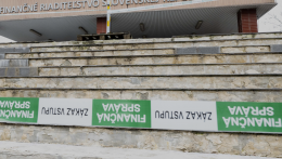 Bombafenyegetés miatt 98 épületet ellenőrzött a Szlovák Pénzügyi Igazgatóság