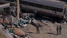 Újabb áldozatot találtak a spanyol vonatbaleset roncsai között