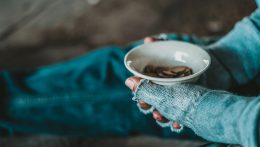 Egyre mélyül a szegények és a gazdagok közötti szakadék