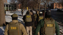 Az ICE új irányelve lehetővé tenné a bírói engedély nélküli lakásbetörést