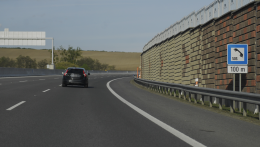 Csalók próbálnak hamis autópálya-matricákat eladni az interneten