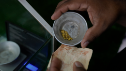 Az arany ára először haladta meg az 5000 dollárt