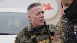 Elhagyta Minneapolis-t az amerikai határőrség parancsnoka