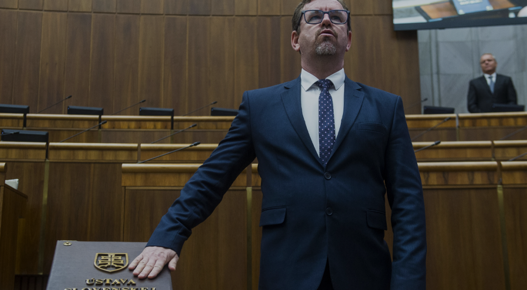 Január 31-ével lemond parlamenti mandátumáról a KDH-ás Martin Šmilňák, akit Monika Kolejáková vált