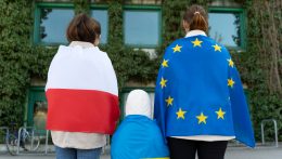 A lengyelek többsége ellenzi az EU-ból való kilépést és az euró bevezetését