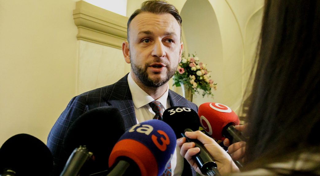 A szlovák rendőrség kivizsgálja az Epstein-ügy esetleges szlovák vonatkozásait, ígéri a belügyminiszter