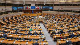 Állóháború a frontokon és a tárgyalóasztalok mögött