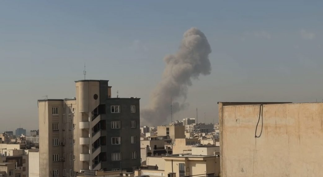 Izrael és az Egyesült Államok közösen megelőző csapást mért Iránra