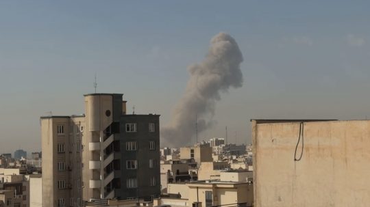 Izrael és az Egyesült Államok közösen megelőző csapást mért Iránra