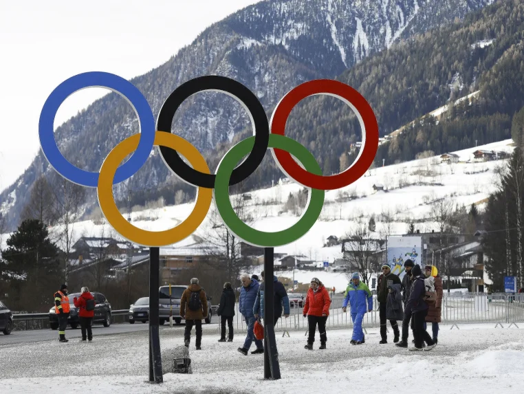 Pénteken este a San Siro-stadionban fellobban az olimpiai láng