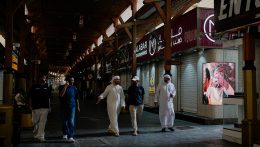 Dubajból jelentik: Aki eddig azt hitte, hogy ez a világ egyik legbiztonságosabb városa, azt meglepi, ha este riaszt a mobilja