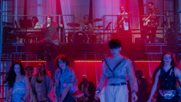 Legendás dallamok és hullámzó téridő