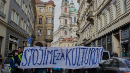 Diákok és művészek tiltakoztak Prágában a kulturális megszorítások ellen
