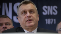 Ellenzéki szerepet játszana a koalícióban az SNS