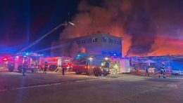 Felgyúlt egy fegyvergyári csarnok Pardubicében