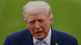 Trump elhalasztotta az Irán elleni újabb támadásokat