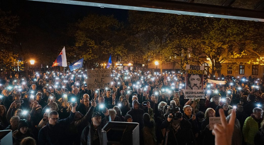 Diáktüntetéseket szerveztek szerda este több szlovákiai városban