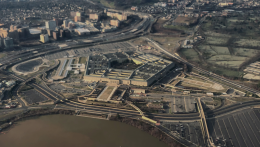 WP: A Pentagon fontolgatja az Ukrajnának szánt fegyverek átirányítását a Közel-Keletre