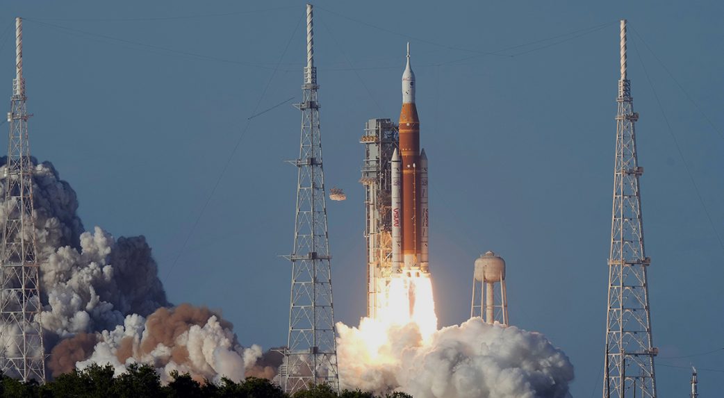 A NASA sikeresen elindította az Artemis 2 nevű holdmisszióját