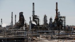 Dróntámadás érte a kuvaiti olajfinomítót, több egységben tűz ütött ki