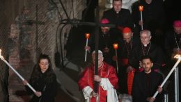 XIV. Leó pápa maga vitte végig a keresztet a nagypénteki keresztúton