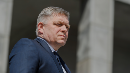 A kormányfő több helyen is fejet hajt a fasizmus áldozatai előtt