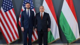 Magyarországra érkezett az Amerikai Egyesült Államok alelnöke