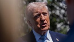 Trump: amerikai erők maradnak a Közel-Keleten, törékeny a tűzszünet Iránnal