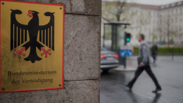 Németország szigorít: katonai jóváhagyás kell a külföldre utazó férfiaknak