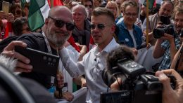 Egy végletekig kiélezett, polarizáló kampány zárult Budapesten